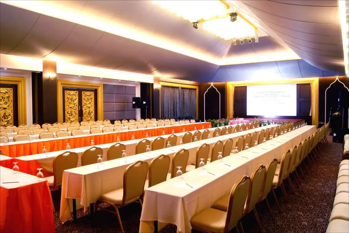 Aiyara Grand Hotel 4* — фото 2